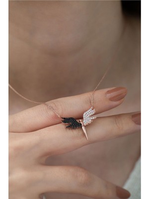 PremiumPort 925 Ayar Gümüş Melek Kolye, Siyah-Beyaz Taş Detaylı, Zarif ve Şık Tasarım