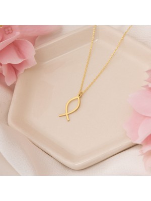 PremiumPort Parlak Gümüş Balık Kolye, Şık ve Zarif Aksesuar.