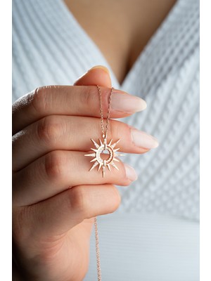 PremiumPort 925 Ayar Gümüş Rose Kaplama Güneş Model Kolye, Şık ve Parlak Takı