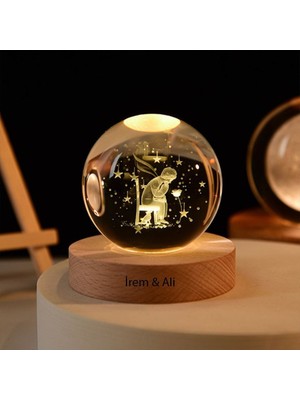 Keyfim Shop Işıklı Ahşap Kaideli Küçük Prens Cam Küre 8cm 6cm