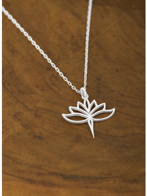 PremiumPort Parlak Lotus Çiçeği Tasarımlı Gümüş Kadın Kolye