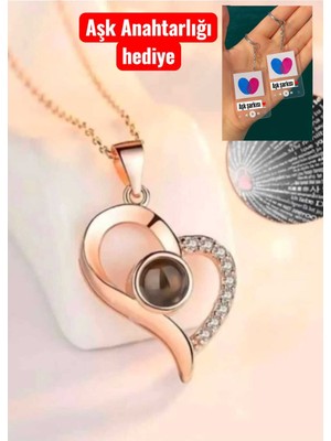 PremiumPort Altın Renkli 100 Dilde Seni Seviyorum Yazılı Sevgili Kolyesi