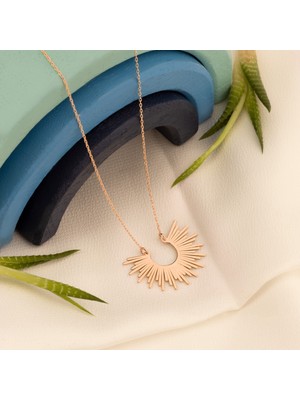 PremiumPort Şekilli 925 Ayar Gümüş Kadın Kolye, Zarif ve Parlak Takı