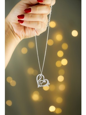 PremiumPort 925 Ayar Gümüş Kalpli Sol Anahtarı Kolye, Şık ve Özgün Tasarım