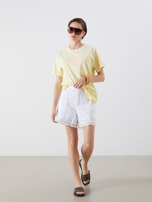 Lc Waikiki Yeni Sezon Standart Fit Dantel Detaylı Kadın Şort