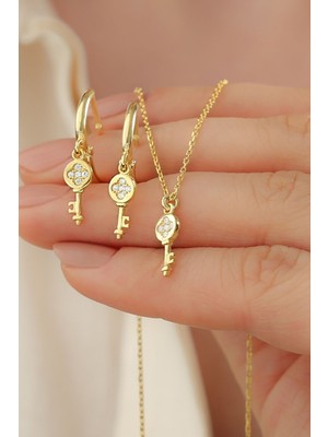 PremiumPort 925 Ayar Gümüş Anahtarlı Küpe ve Kolye Seti, Şık ve Zarif Tasarım