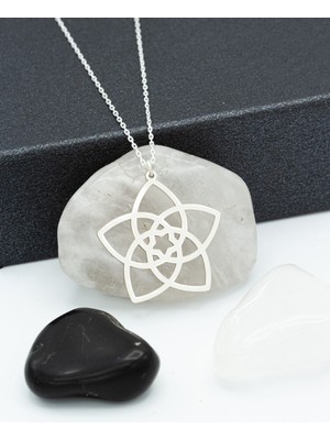 PremiumPort Şık Gümüş Aşk Çiçeği Kolye, Zarif ve Özel Tasarım Kadın Takısı