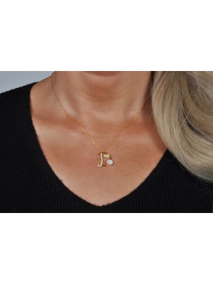 PremiumPort Gümüş Harfli Manolya Çiçekli Kolye, Şık ve Zarif Takı Tasarımı