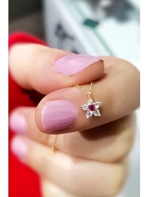 PremiumPort Fuşya Taşlı 925 Ayar Gümüş Mini Çiçek Kolye