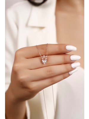 PremiumPort Şık Kalpli Kraliçe Tacı Gümüş Kolye, Zarif ve Modern Tasarım