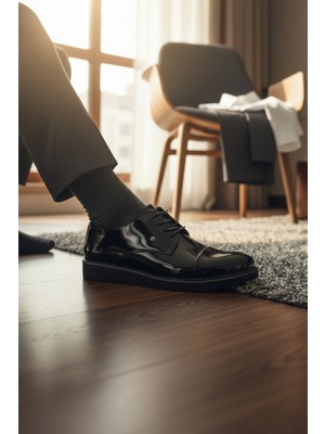 Enoch Erkek Siyah Hakiki Deri Klasik Ayakkabı Parlak Saya ve Cap Toe Burunlu Bağcıklı Model