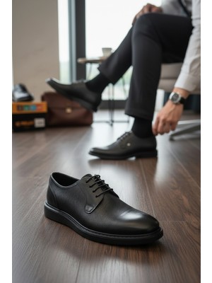 Enoch Erkek Siyah Hakiki Deri Klasik Ayakkabı Mikro Dokulu Saya ve Konfor Tabanlı Bağcıklı Model