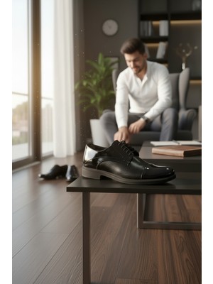 Enoch Erkek Siyah Hakiki Deri Klasik Ayakkabı Parlak Saya ve Mikro Perfore Panelli Bağcıklı Model