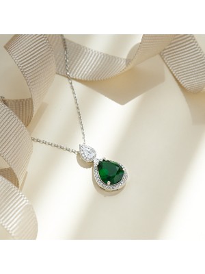 PremiumPort 925 Ayar Rodyum Kaplama Zümrüt Taşlı Şık Damla Gümüş Kolye