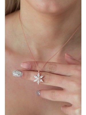 PremiumPort Beyaz Taşlı Gümüş Çiçek Kolye, Zarif ve Şık Takı Seçeneği