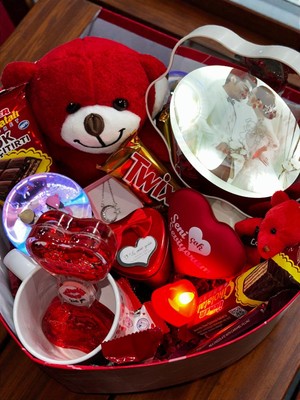 Genel Sevgililer Gününe Özel Ayıcıklı ve Kalpli Mega Set 14 Şubat’a Özel Dolu Dolu Hediye Kutusu Kişiye Özel