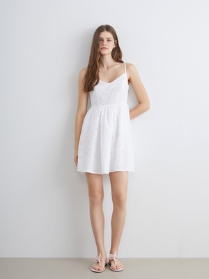 Lc Waikiki Yeni Sezon V Yaka Ajurlu Brode Mini Elbise