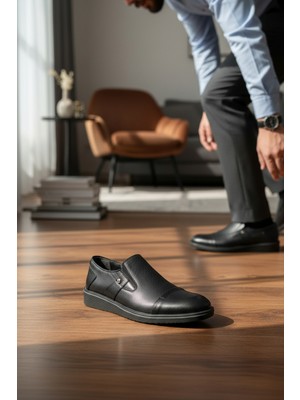 Enoch Erkek Siyah Hakiki Deri Klasik Ayakkabı Mikro Dokulu Saya ve Bağcıksız Comfort Tabanlı Günlük Model