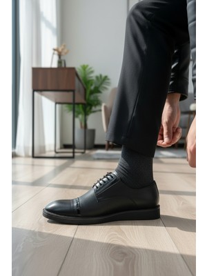 Enoch Erkek Siyah Hakiki Deri Klasik Ayakkabı Mikro Perfore Yan Panelli ve Rugan Şerit Detaylı Comfort Tabanlı Bağcıklı Model