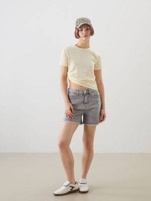 Lc Waikiki Yeni Sezon Dar Fit Yırtık Detaylı Kadın Jean Şort