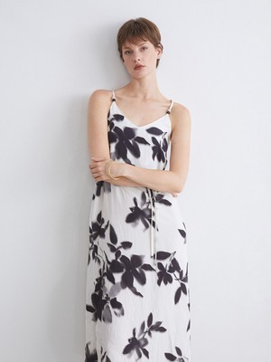 Lc Waikiki Yeni Sezon V Yaka Çiçekli Askılı A Kesim Elbise