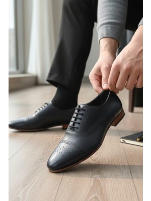 Enoch Erkek Siyah Hakiki Deri Klasik Ayakkabı Brogue Detaylı Cap Toe Burunlu ve Ince Meşin Tabanlı Bağcıklı Model