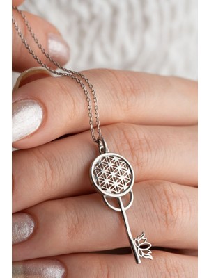 PremiumPort 925 Ayar Gümüş Anahtar Kolye, Şık ve Zarif Tasarım ile Tarzınızı Tamamlar