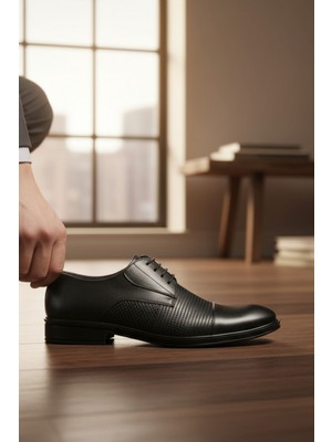 Enoch Erkek Siyah Hakiki Deri Klasik Ayakkabı Mikro Perfore Yan Panelli ve Cap Toe Detaylı Comfort Tabanlı Bağcıklı Model