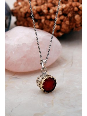 PremiumPort Elişi Gümüş Kolye, Kök Yakut Taşlı Zarif Takı, Şık ve Benzersiz Tasarım