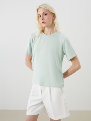 Lc Waikiki Yeni Sezon Bisiklet Yaka Nakışlı Kadın Tişört