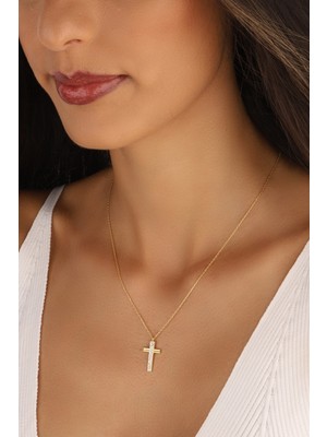 PremiumPort Parlak Zirkon Taşlı Gümüş Haç Kolye, Şık ve Zarif Takı Tasarımı