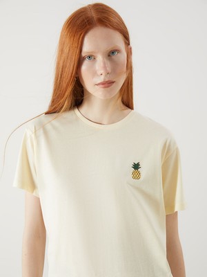 Lc Waikiki Yeni Sezon Bisiklet Yaka Ananas Nakışlı Kadın Tişört