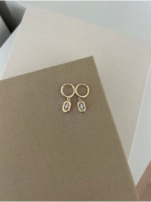 PremiumPort Şık Dikdörtgen Taş Detaylı Çelik Küpe, Zarif ve Modern Tasarım