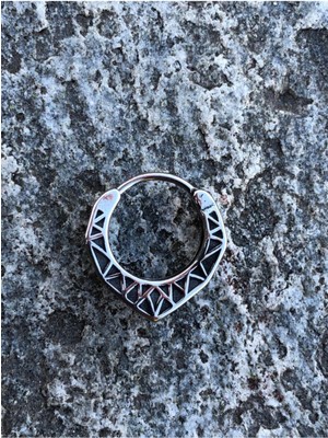 PremiumPort Şık Köşeli Halka Tasarımlı Çelik Küpe, Modern ve Dayanıklı Takı