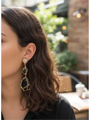 PremiumPort Kadın Sallantılı Siyah Küpe, Şık ve Modern Takı Tasarımı