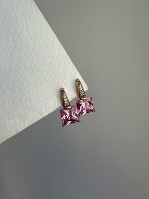 PremiumPort Pembe Kristal Taşlı Çelik Küpe, Şık ve Dayanıklı Takı