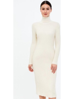 Giyim Center Kadın Boğazlı Triko Elbise - Uzun Fitilli Esnek Dokuma, Tam Kalıp, Kışlık & Baharlık Şık Rahat Stil, 130 cm Midi Boy Elbise - Beyaz