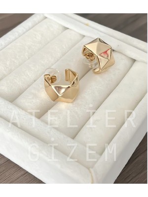 PremiumPort Parlak Altın Renkli Kadın Çelik Küpe, Şık ve Zarif Tasarım