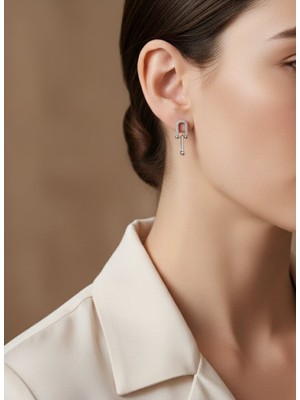 PremiumPort Şık ve Parlak Taşlı Sallantılı Çelik Küpe, Yüksek Kalite Tasarım