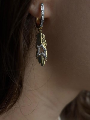 PremiumPort Şık Çelik Küpe Seti, Tüyü ve Zirkon Taş Detaylarıyla Zarif Tasarım