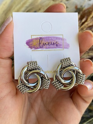 PremiumPort Altın Işçiliği Aşk Düğümü Çivi Küpe, Şık ve Zarif Tasarım