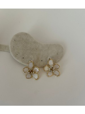 PremiumPort Şık Beyaz Çiçek Tasarım Küpe, Zarif ve Hafif Takı Seçeneği