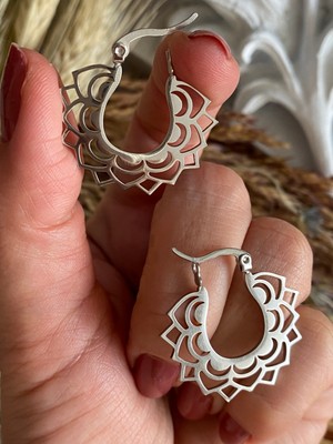 PremiumPort Şık ve Dayanıklı Orta Boy Paslanmaz Çelik Küpe, Zarif Tasarım