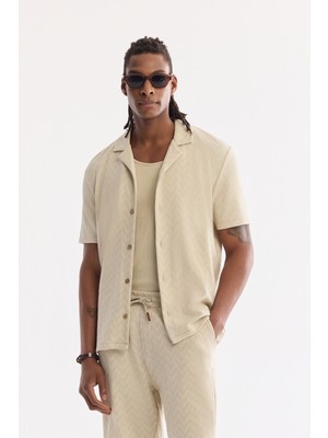 AVVA Erkek Bej Apaj Yaka Jakarlı Kolay Ütülenen Kısa Kol Regular Fit Gömlek A61Y2212