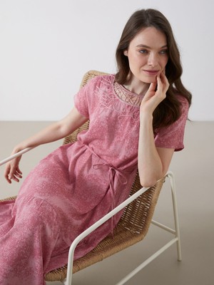 Lc Waikiki Yeni Sezon Bisiklet Yaka Nakışlı Pileli Elbise