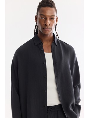 AVVA Erkek Siyah Alttan Britli Yaka Nefes Alan Soft Touch Oversize Fit Gömlek A61Y2168
