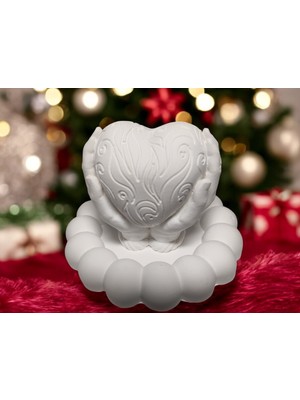 Momenti Di Passione Dekoratif Eller Arasında Kalp Figürü | El Yapımı Seramik Obje | Modern & Romantik Masa Üstü Aksesuarı