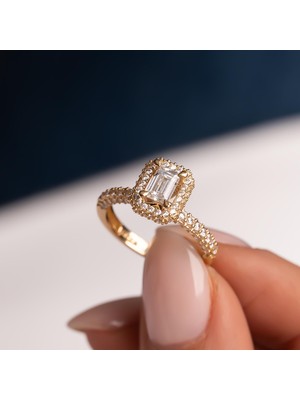 Hakan Mücevherat 14 Ayar Altın Taşlı Baget Yüzük