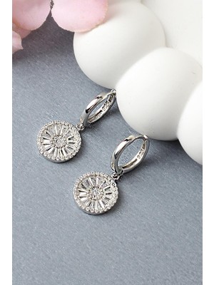 By Barun Sallantılı Yuvarlak Baget Zirkon Taşlı Silver Beyaz 925 Ayar Gümüş Küpe