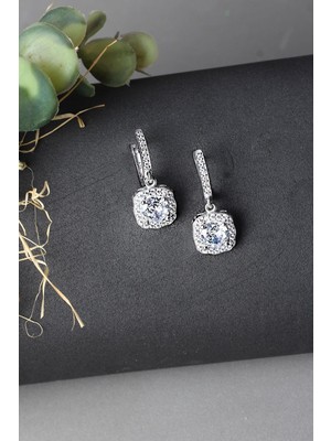 By Barun Kare Tektaş Sallantılı 925 Ayar Gümüş Geçmeli Küpe